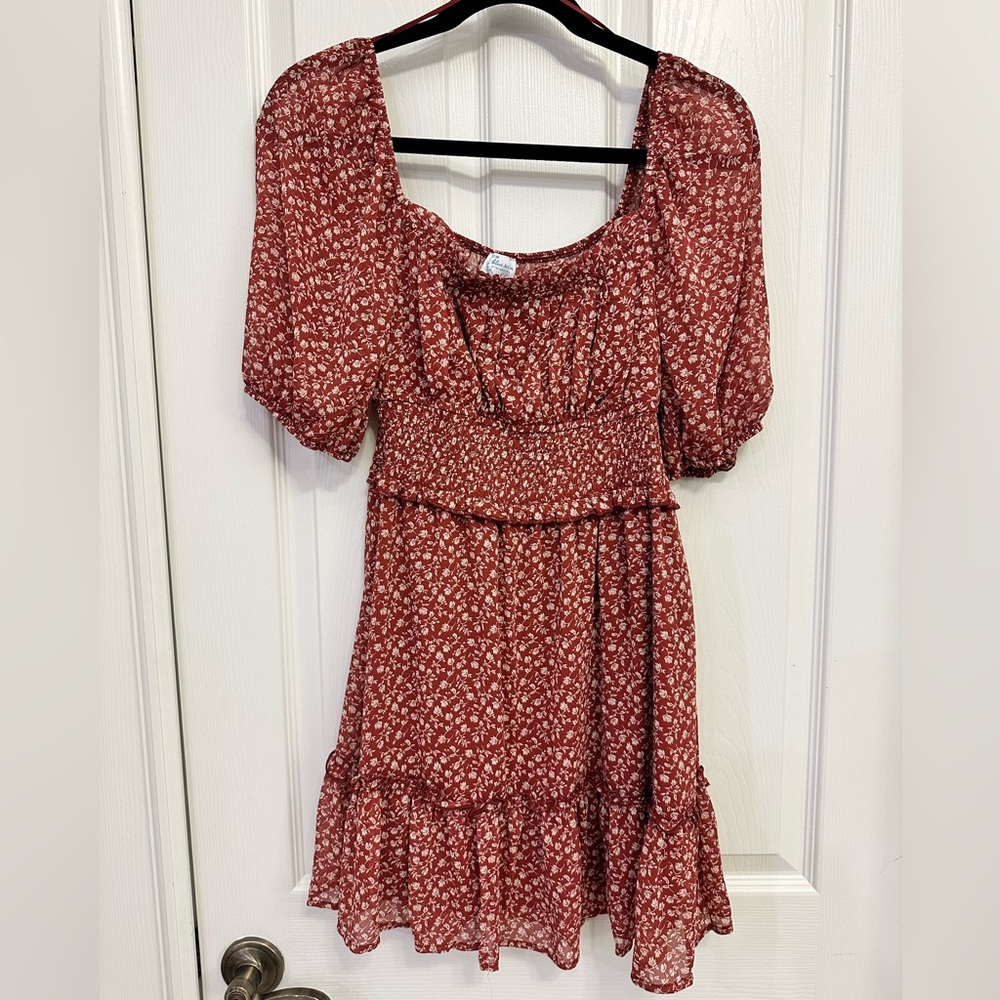 Francesca's Collections Rust & White Floral Smocked Tunic Top